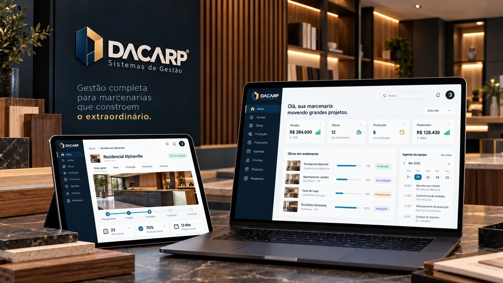 Dacarp Online em notebook e tablet: painel com vendas, obras, produção e financeiro